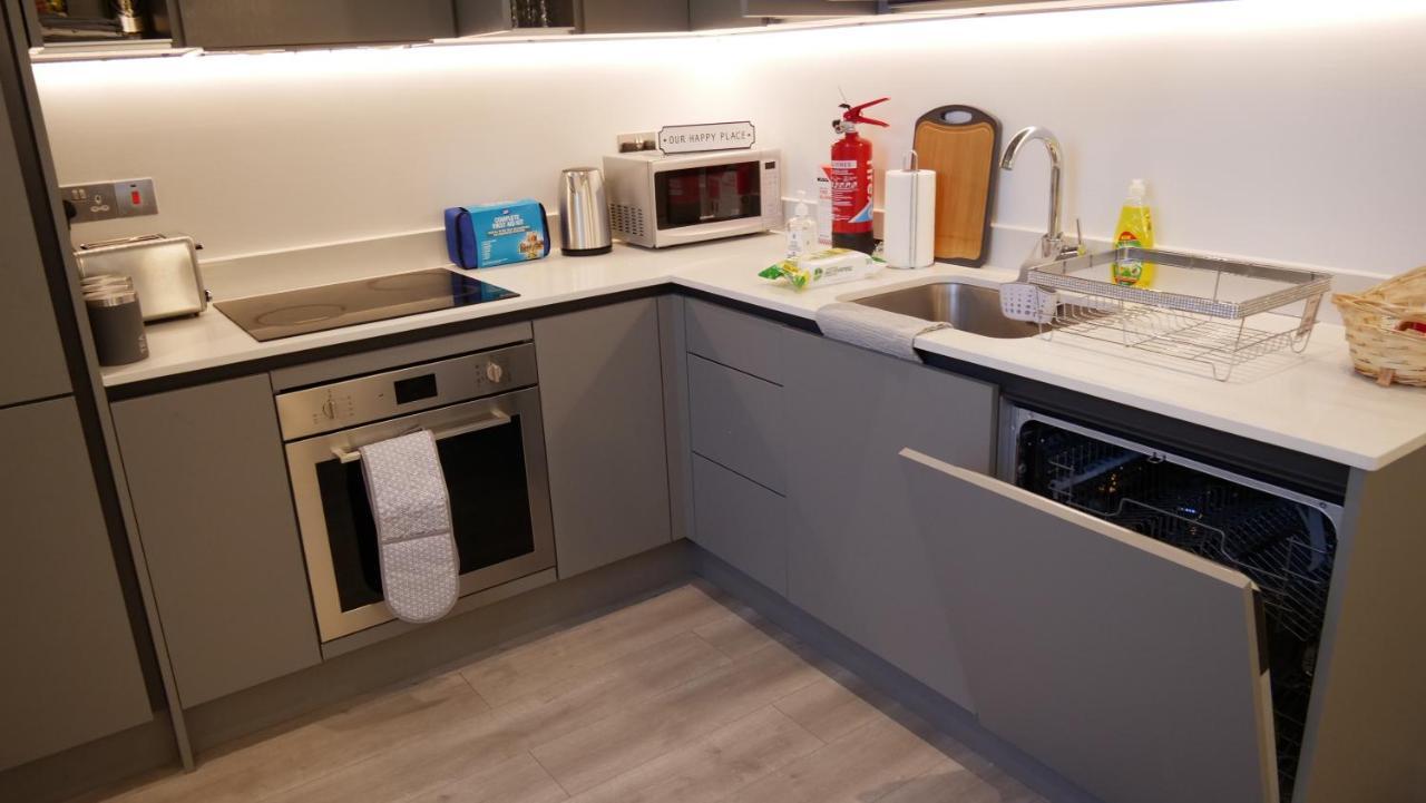 Stylish 2 Bedrooms, 2 Bathrooms With Workspace In ميلتون كينيز المظهر الخارجي الصورة