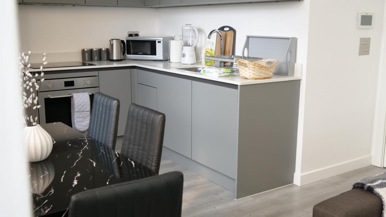 Stylish 2 Bedrooms, 2 Bathrooms With Workspace In ميلتون كينيز المظهر الخارجي الصورة