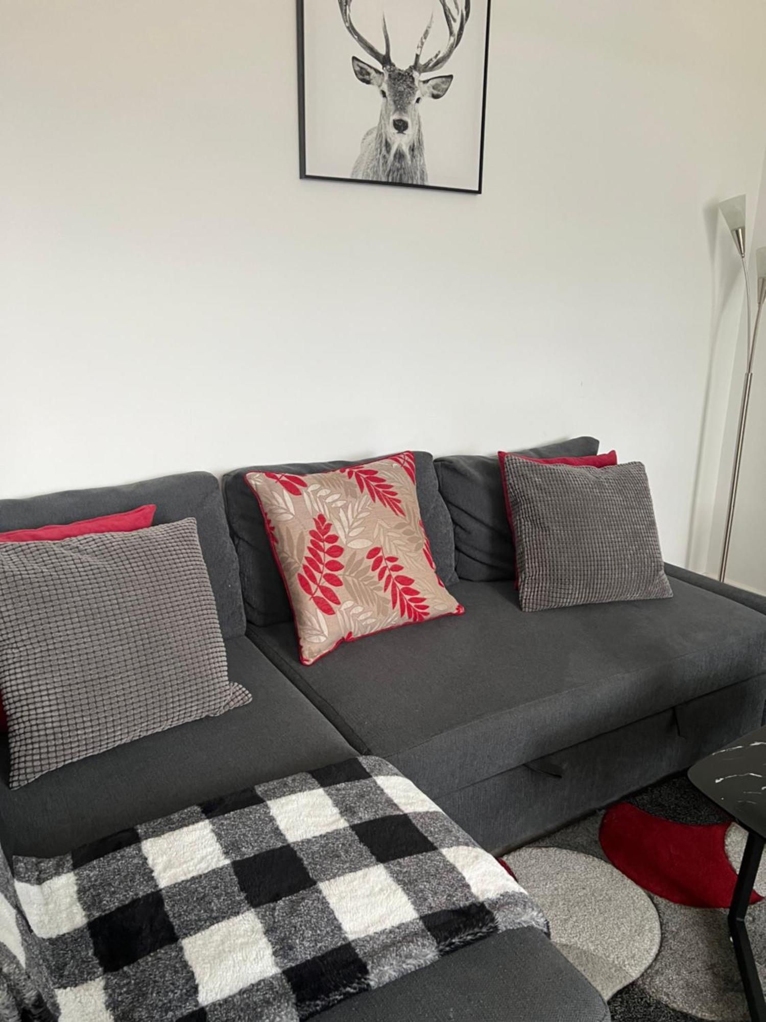 Stylish 2 Bedrooms, 2 Bathrooms With Workspace In ميلتون كينيز المظهر الخارجي الصورة
